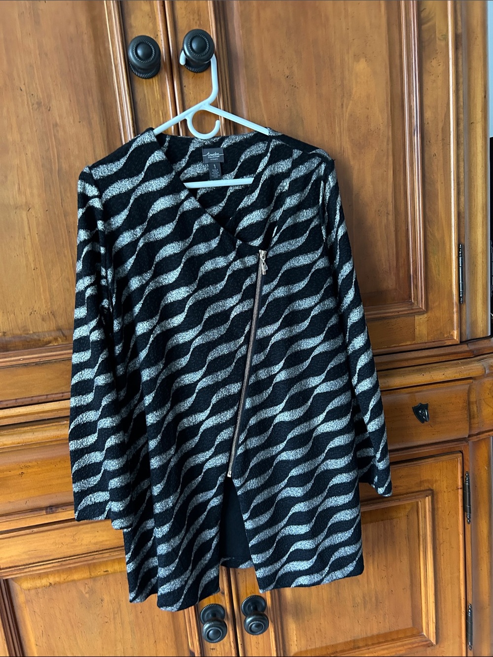 Chico's Black & Silver Wave-Pattern Zip Cardigan